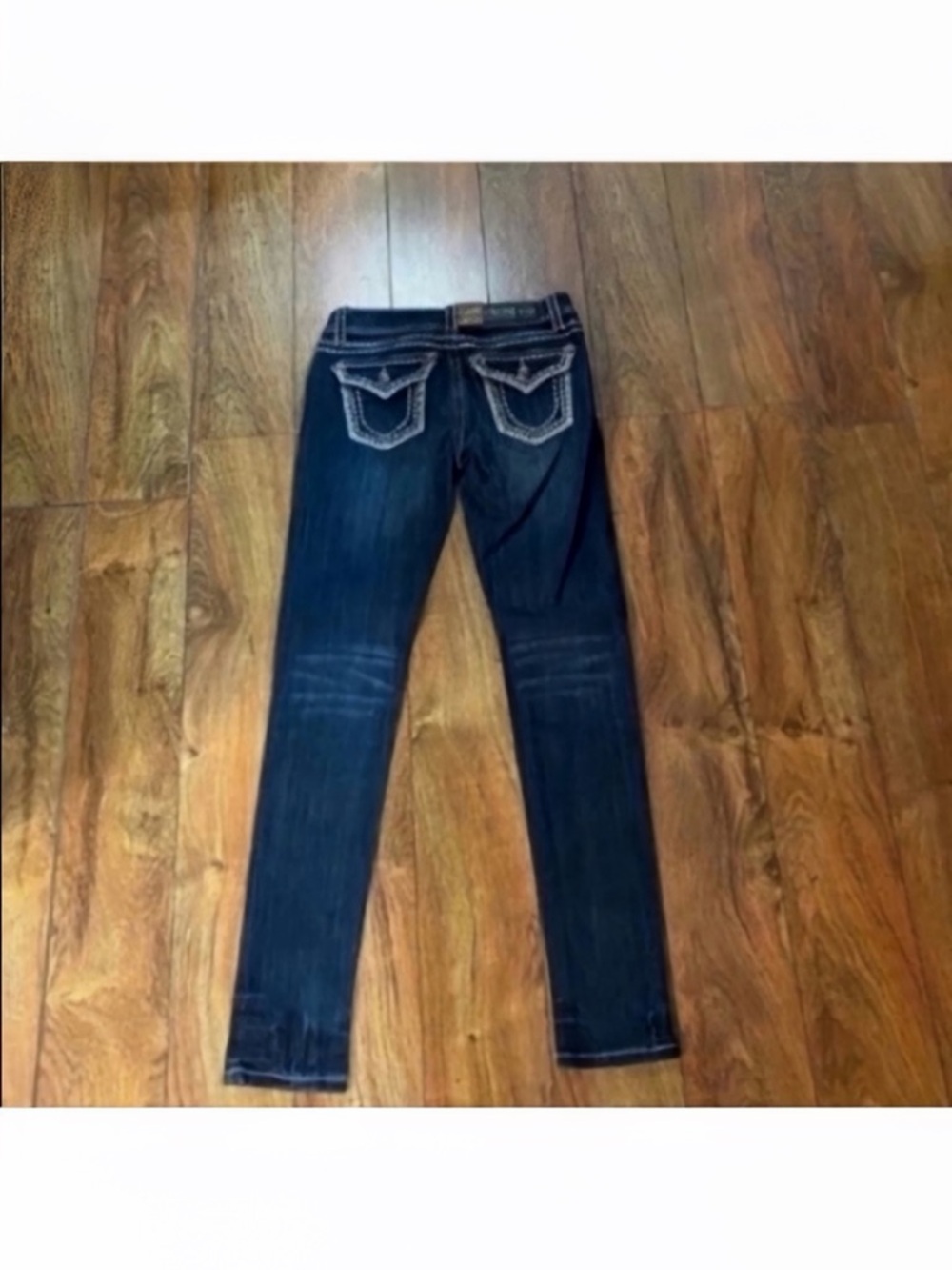 New with tags, gorgeous LA Idol jeans - Picture 2 of 2